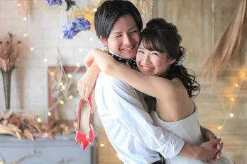 フォトジェニックなスタジオで洋装フォトウェディング